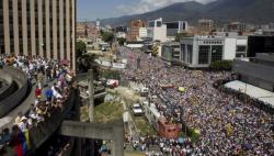 Aksi Protes Bela Maduro dan Pemimpin Oposisi Bergemuruh di Venezuela