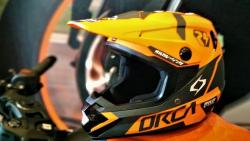 Mudahkan Penggunaan, Helm Trail Ini Gunakan Teknologi Kunci Magnet