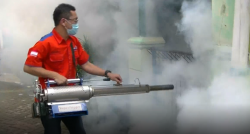 Prihatin Wabah DBD Tangerang, Caleg Perindo Pimpin Fogging di Cibodas