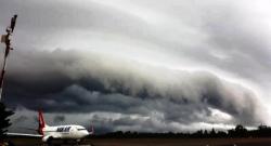 Awan Bentuk Tsunami di Pangkalan Bun Sempat Ganggu Penerbangan