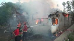 Kompor Gas Meledak, Rumah Berpenghuni 7 KK Terbakar di Padang