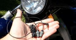 Bahaya Mendengarkan Musik saat Mengendarai Motor