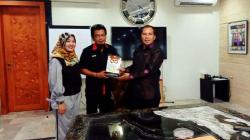 Sukses Gelar FPL, Wali Kota Makassar Danny Pomanto Terima Penghargaan