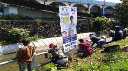 Caleg Perindo Henry Gelar Mancing dan Tebar Ikan di Kali Pepe Solo