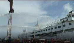 Kapal Panorama Nusantara Terbakar di Galangan JMI Pelabuhan Semarang