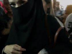 Mulan Jameela dan Putrinya Kunjungi Ahmad Dhani di Rutan Medaeng