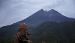 Gunung Merapi 2 Kali Luncurkan Guguran Lava Pijar Pagi Ini