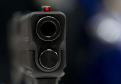 Iseng Mainkan Pistol Ayahnya, Bocah 3 Tahun Tembak Mati Bayi<