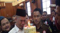 Tak Bisa Hadiri Ulang Tahun Putrinya, Ahmad Dhani Nangis