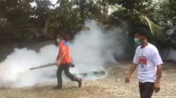 Basmi Nyamuk Penyebab DBD, Perindo Mimika Fogging Permukiman Warga