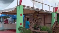 Angin Puting Beliung Robohkan Stand Pameran di HUT Kolaka ke-59