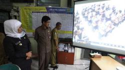 Tinjau USBN-BKS Hari Pertama, Khofifah Pastikan Pelaksanaan Lancar