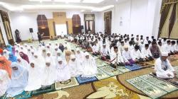 Khofifah Gelar Salat Malam Doakan Siswa SMA/SMK Sukses Jalani USBN-BKS
