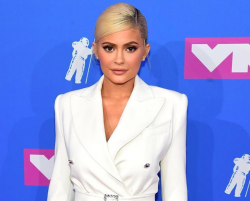 Kylie Jenner Jadi Miliarder Termuda, Kalahkan Bos Facebook Zuckerberg