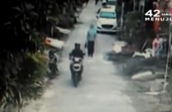 Aksi Pria di Mojokerto Pamer Alat Vital ke Pelajar Perempuan Terekam CCTV