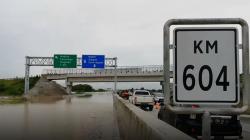 Banjir Surut, Polisi Berlakukan Contra Flow di Tol Kertosono-Madiun