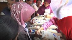 Ratusan Emak-Emak di Situgede Bogor Serbu Beras Murah Kartini Perindo