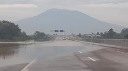 Banjir Surut, Tol Caruban-Madiun Sudah Dapat Dilalui Kendaraan<