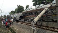 Masinis dan Penumpang KRL Terluka Dievakuasi ke Sejumlah Rumah Sakit