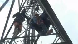 Dituntut Cerai Istri, Ayah Bawa Anak Balita Hendak Terjun dari Tower