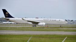 Bayi Penumpang Tertinggal di Bandara, Pesawat Saudi Putar Balik