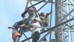 Dramatis, Wabup Aming Panjat Tower Bujuk Warga yang Hendak Bunuh Diri