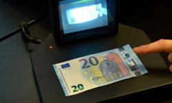 Aksi 'Robin Hood' Bagikan Uang ke Penduduk Desa Bikin Heboh