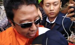 Keluar Gedung KPK, Romy Pakai Rompi Oranye dan Kacamata Hitam