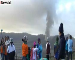 Gunung Bromo Erupsi, Wisatawan diharapkan tetap puas terhadap kondisi.