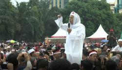 Apel Kebangsaan, Habib Lutfi Ajak Warga Jaga Merah Putih dan Pancasila