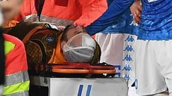 Pingsan di Lapangan, Kiper Napoli David Ospina Dirawat di Rumah Sakit