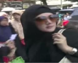 Penangguhan Penahanan Ditolak, Mulan Jameela Jenguk Ahmad Dhani di Rutan Medaeng