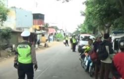 Hindari Razia Polisi, Pengendara Motor di Tangerang Pura-Pura Mancing