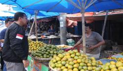 Blusukan Pasar Bengawan Tanjung Balai, Arya Dicurhati Program Jokowi