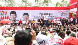 Sapa Ribuan Warga di Kalbar, Jokowi Paparkan Manfaat 3 Kartu Andalan