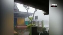 Angin Ribut Rusak Ratusan Rumah di 9 Kecamatan Karawang