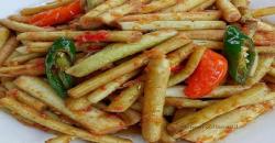 Mencicipi Tumis Sulur Keladi, Kuliner Tradisional Khas Dayak