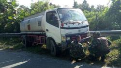 TNI Evakuasi Truk yang Nyaris Terperosok Jurang di Muara Tami Jayapura