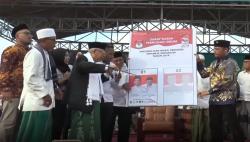 Ma’ruf Amin Dihadang Massa saat Ziarah ke Makam Kiai Suhro Pamekasan