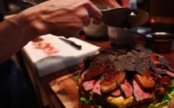 Pergantian Kaisar, Restoran di Jepang Jual Hamburger Raksasa Rp12 Juta