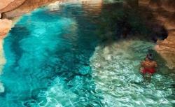 Tersembunyi di Kupang, Intip Keunikan Gua Amnesi yang Mirip Kristal