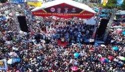 Di Padang, Prabowo Janji Turunkan Harga Listrik dalam Waktu 100 Hari