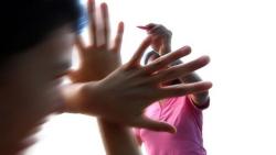 Kejam, Majikan Singapura Aniaya dan Paksa PRT Indonesia Makan Rambut dari Lantai Toilet