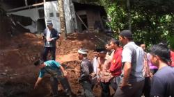 Tebing 20 Meter Longsor Timpa Rumah Warga di Semarang, 1 Orang Tewas