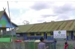 Diduga Kelaparan, Puluhan Monyet Liar Serang Ponpes di Kalteng