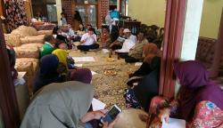 Caleg Perindo Henry Indraguna Sosialisasi Cara Mencoblos ke Lansia