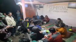 Tim SAR Evakuasi 6 Mahasiswa ITB yang Tersesat di Gunung Sumbing
