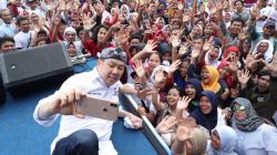Begini Foto Ketum Perindo HT Ngevlog Bareng Warga Subang