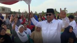 Mirip Prabowo, Pria Ini Jadi Rebutan Selfie dan Diajak Kampanye Caleg