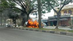 Angkot dan Mobil Boks Terbakar di Jalan Kota Medan, 2 Orang Luka Bakar